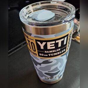 YETI Rambler 20oz. Tumbler With Magslider Lid * BLUE CAMO *  NEW
